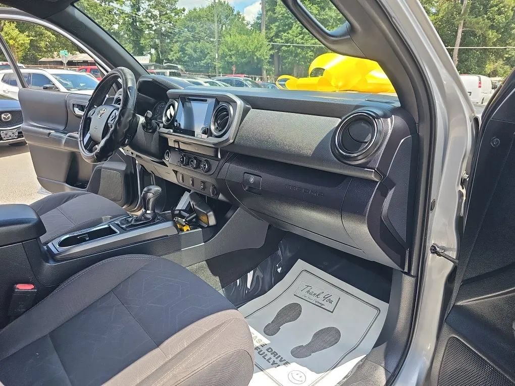 Used 2017 Toyota Tacoma TRD Off-Road w/ Tow Package RWD image 21