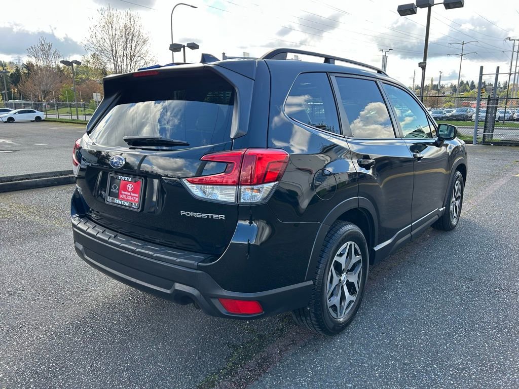 Used 2021 Subaru Forester Premium AWD/4WD image 5