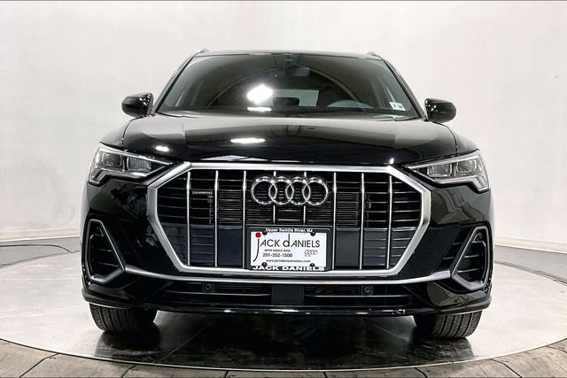 Certified 2025 Audi Q3 2.0T Premium w/ Convenience Package image 3