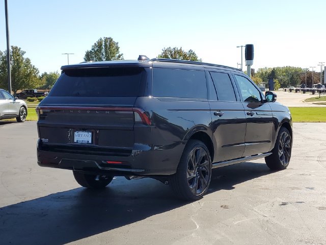 New 2027 Lincoln Navigator L Reserve w/ Jet Appearance Package AWD/4WD image 3