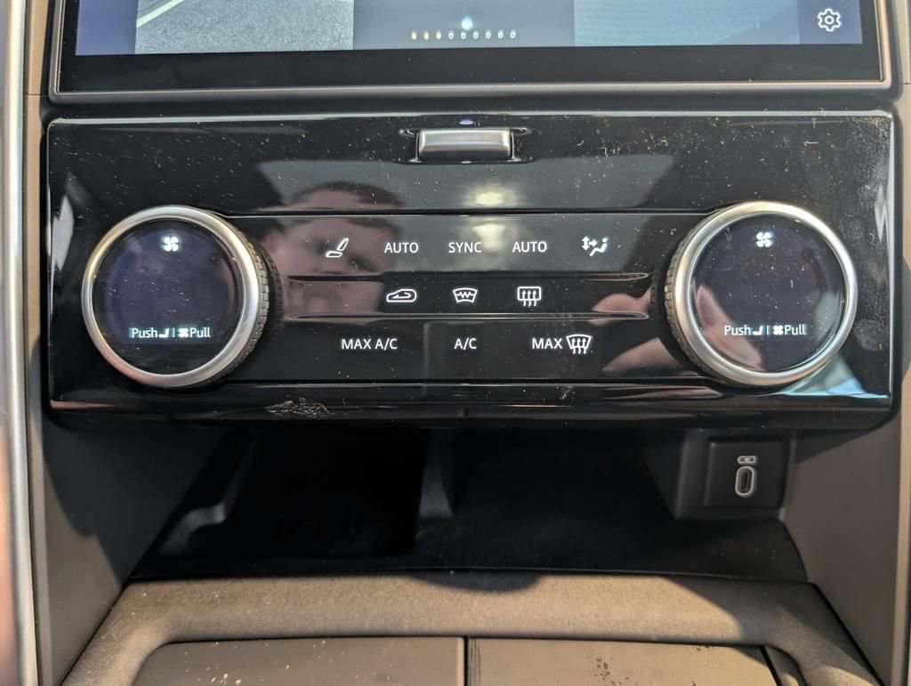 New 2026 Land Rover Discovery Limited Edition image 23