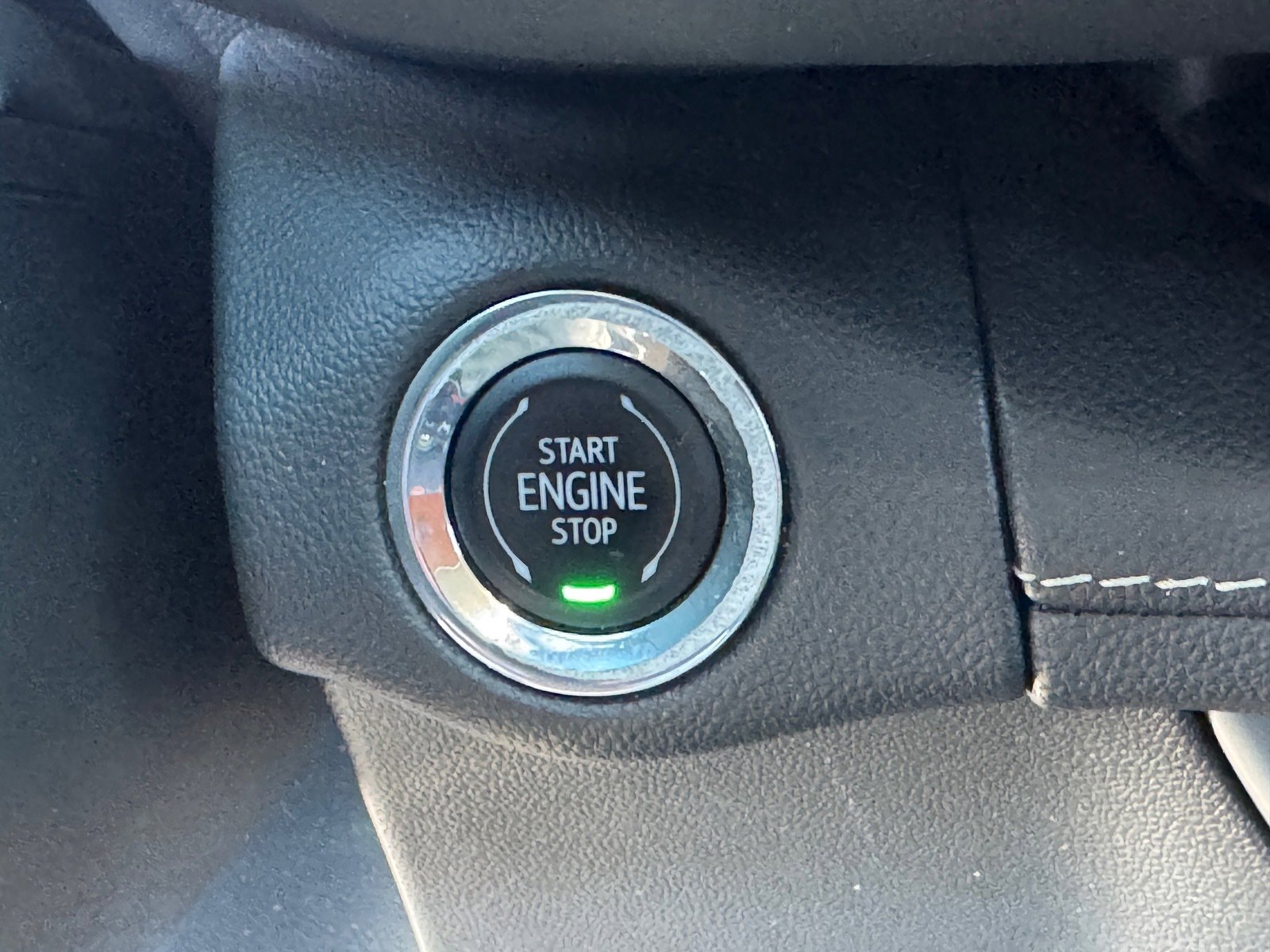 Used 2022 Buick Envision Essence w/ Technology Package II image 31