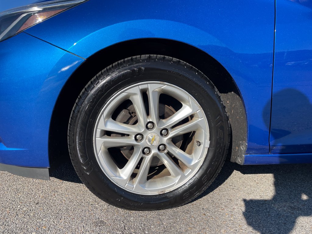 Used 2016 Chevrolet Cruze LT w/ Sun And Sound Package FWD image 9