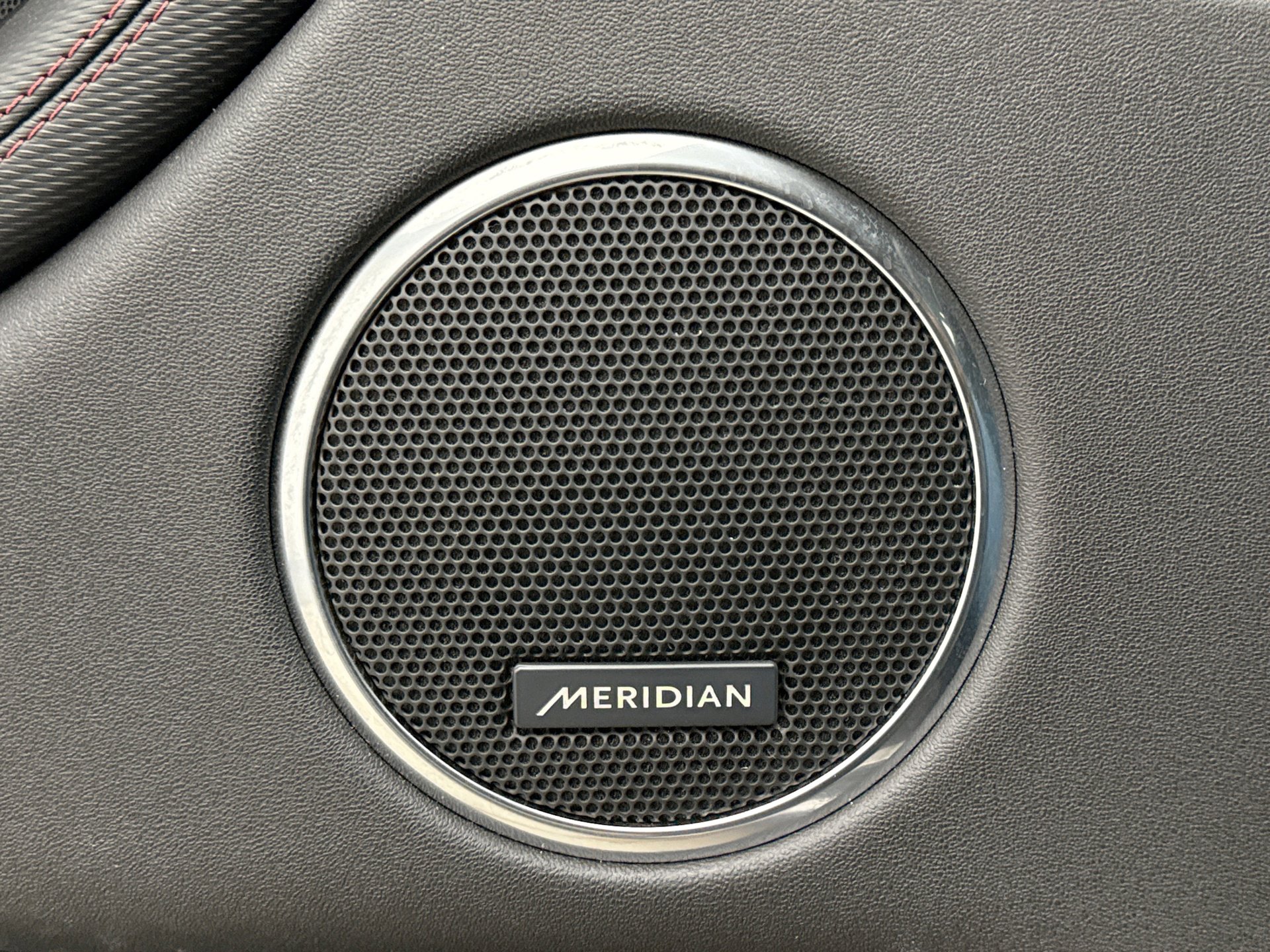 Used 2023 Land Rover Discovery Sport SE R-Dynamic image 17