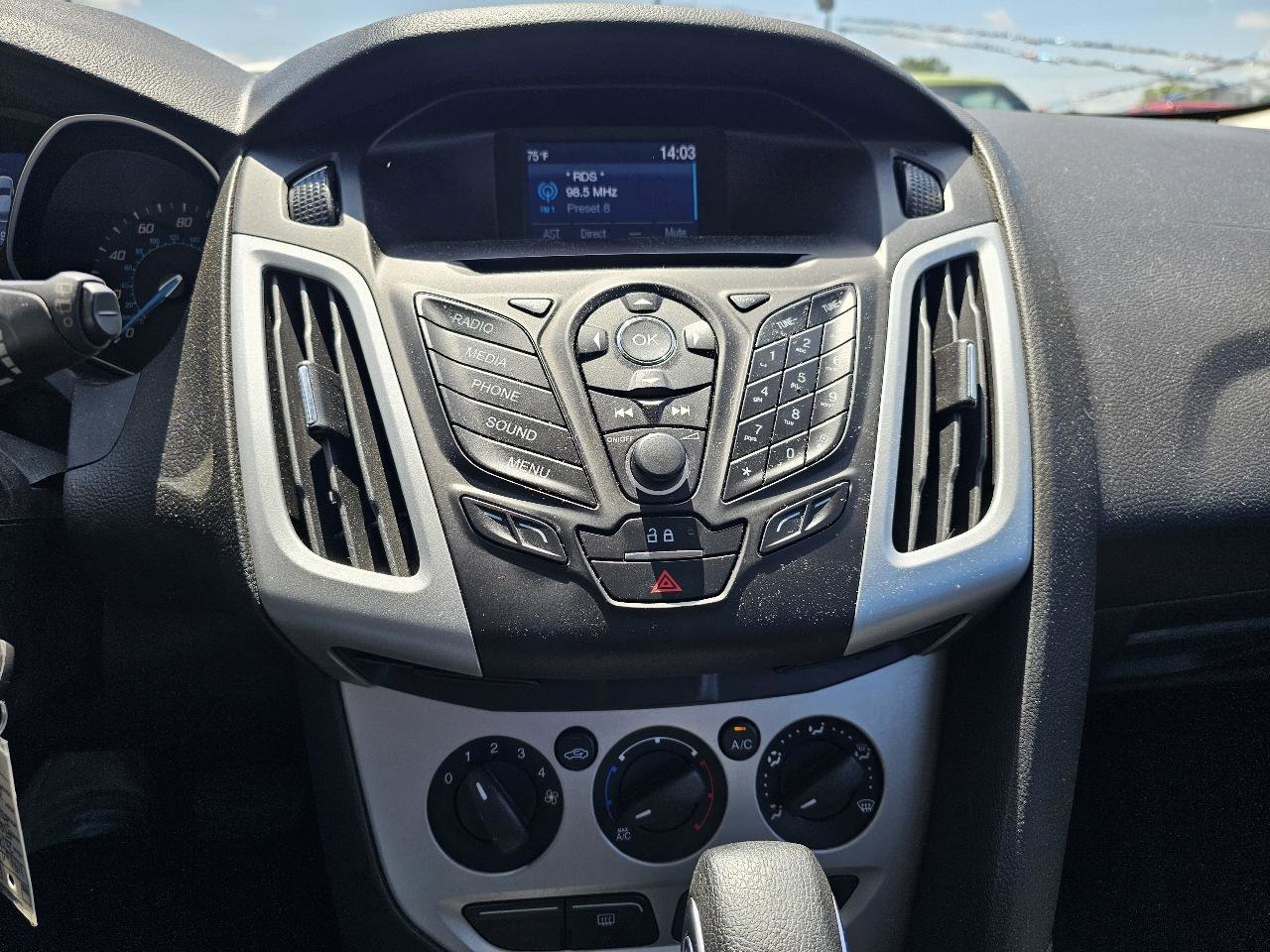 Used 2014 Ford Focus SE FWD image 13