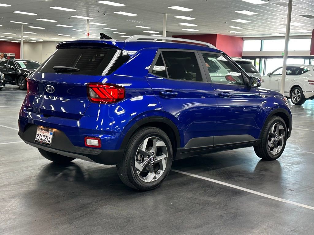 Used 2022 Hyundai Venue SEL w/ Cargo Package image 7