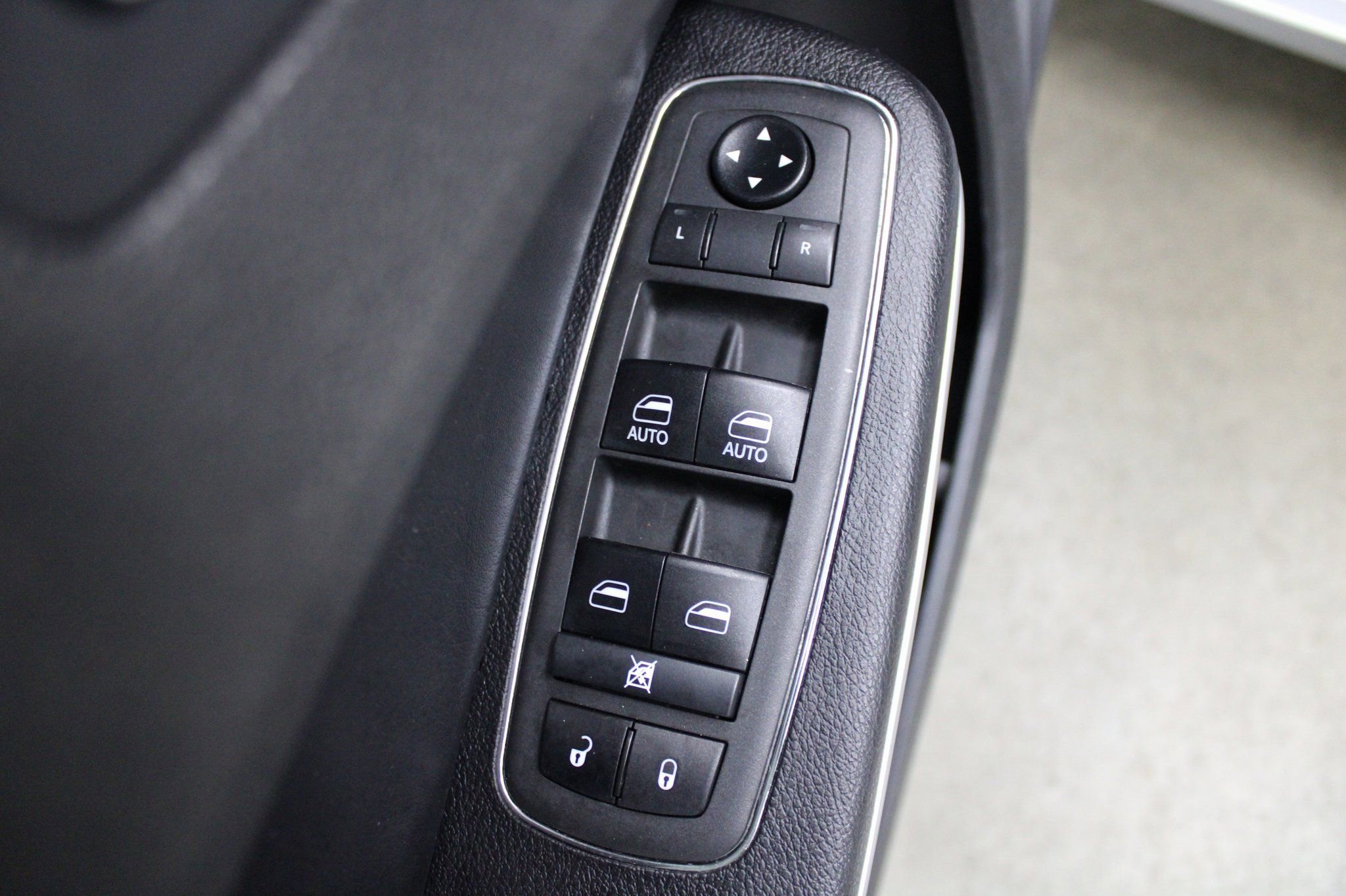 Used 2021 Chrysler 300 S image 45