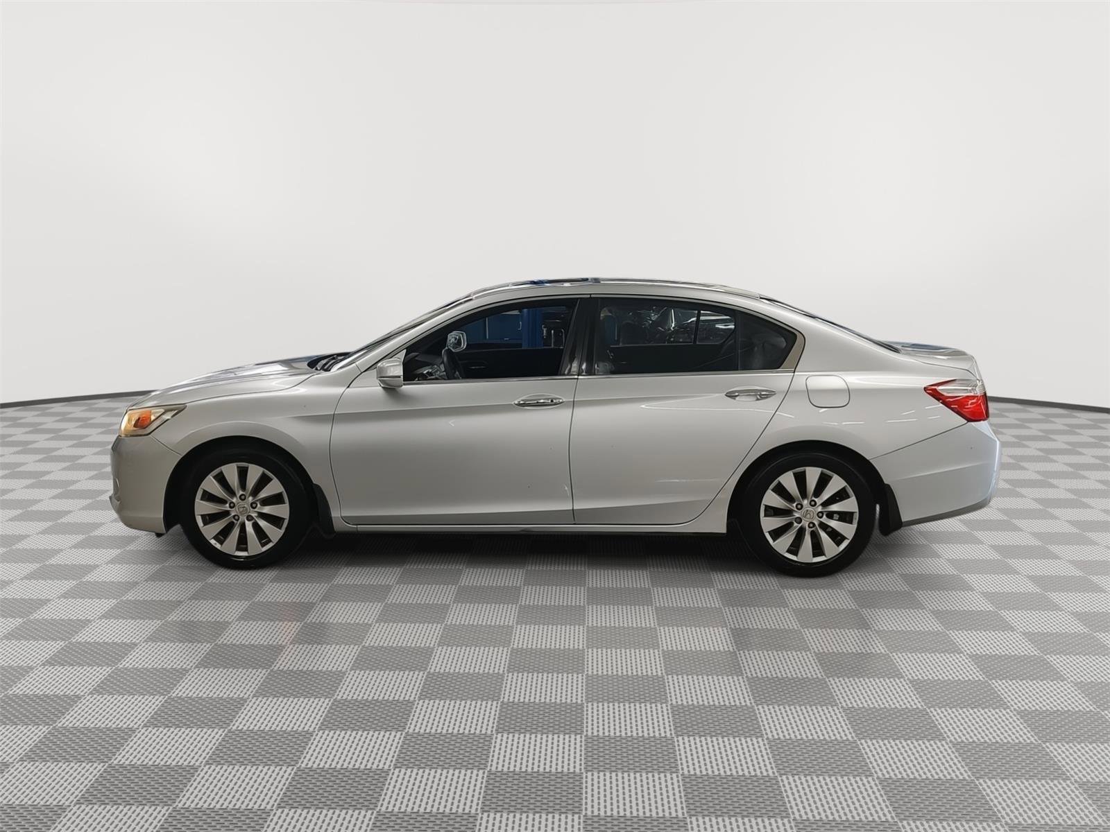 Used 2013 Honda Accord EX image 24