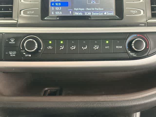 Used 2019 Toyota Highlander LE AWD/4WD image 12
