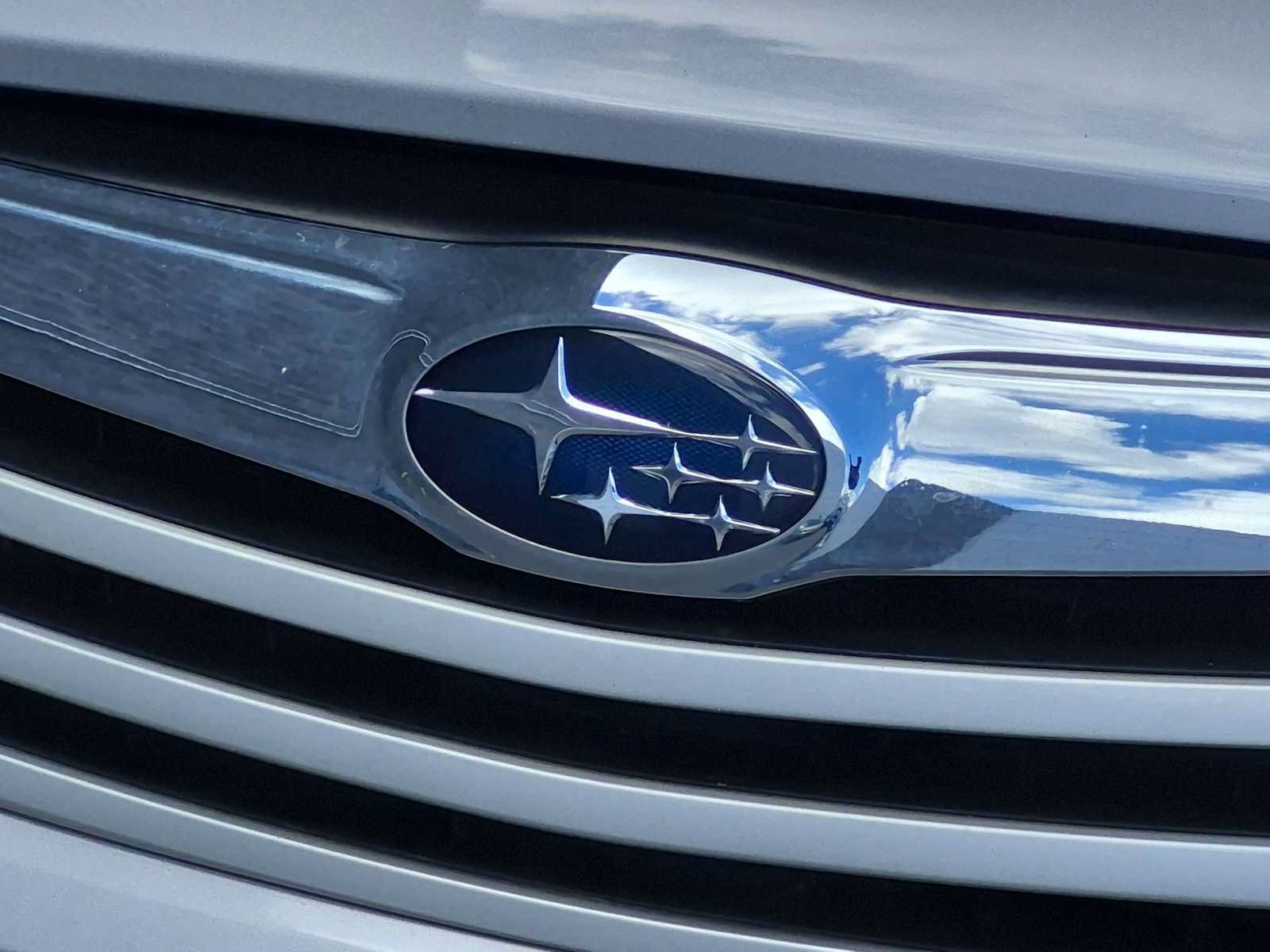 Used 2010 Subaru Outback 2.5i Premium AWD/4WD image 12
