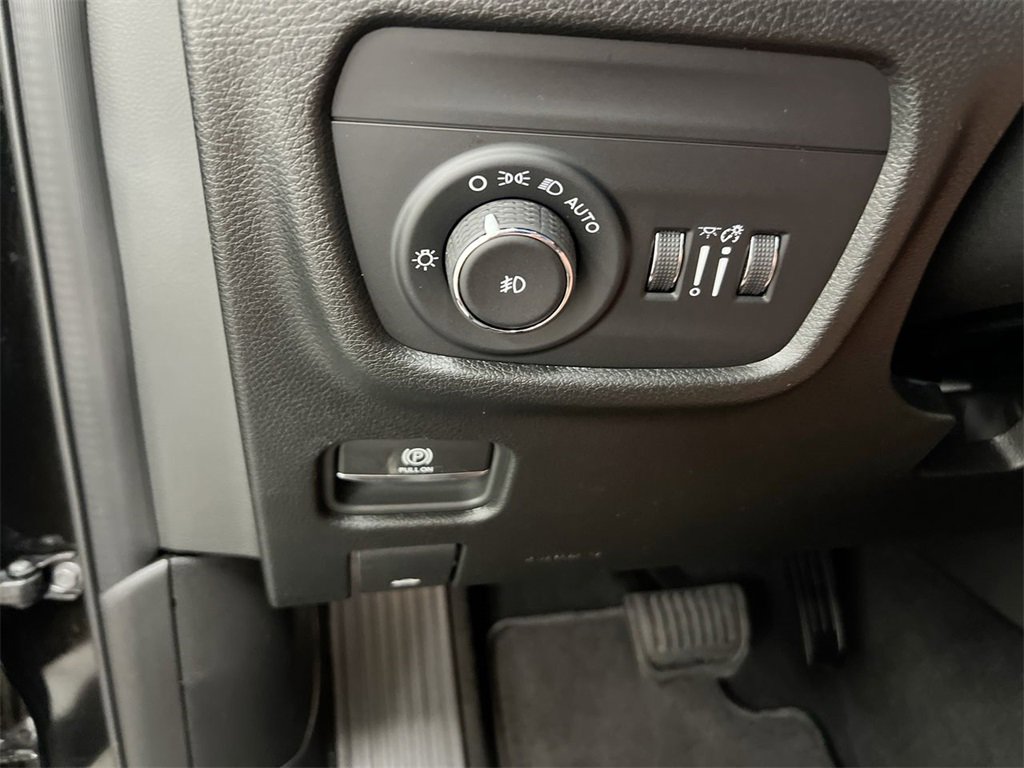 New 2025 Jeep Grand Cherokee Limited w/ Black Appearance Package image 18