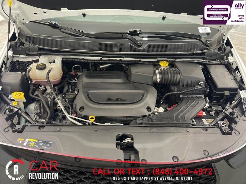 Used 2022 Chrysler Pacifica Touring-L image 10