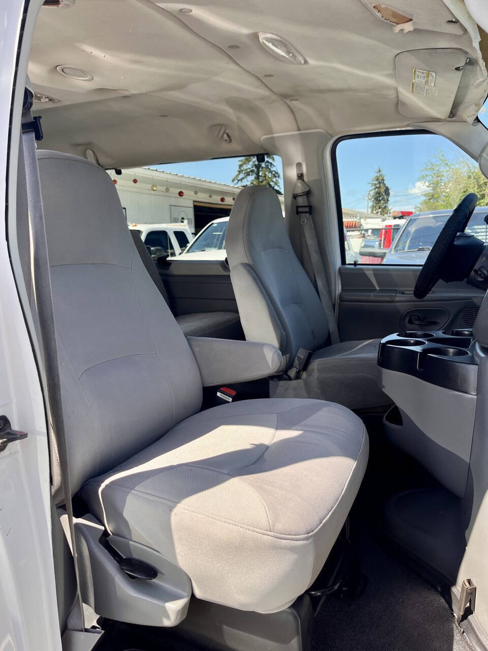 Used 2006 Ford E-350 and Econoline 350 XL RWD image 16