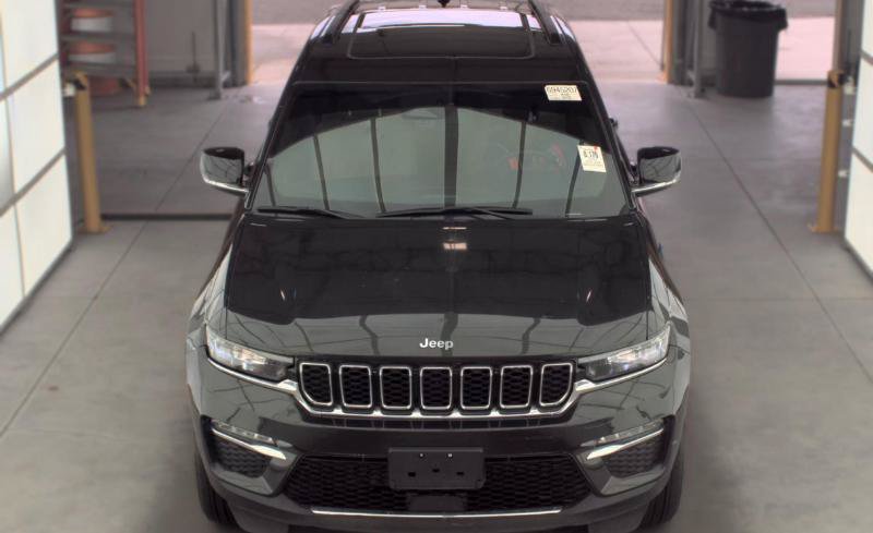 Used 2023 Jeep Grand Cherokee 4WD 4xe image 2