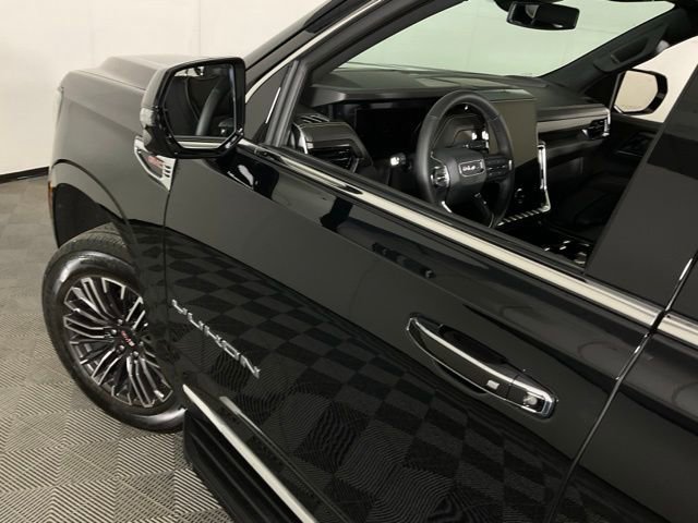 Used 2025 GMC Yukon Elevation image 35