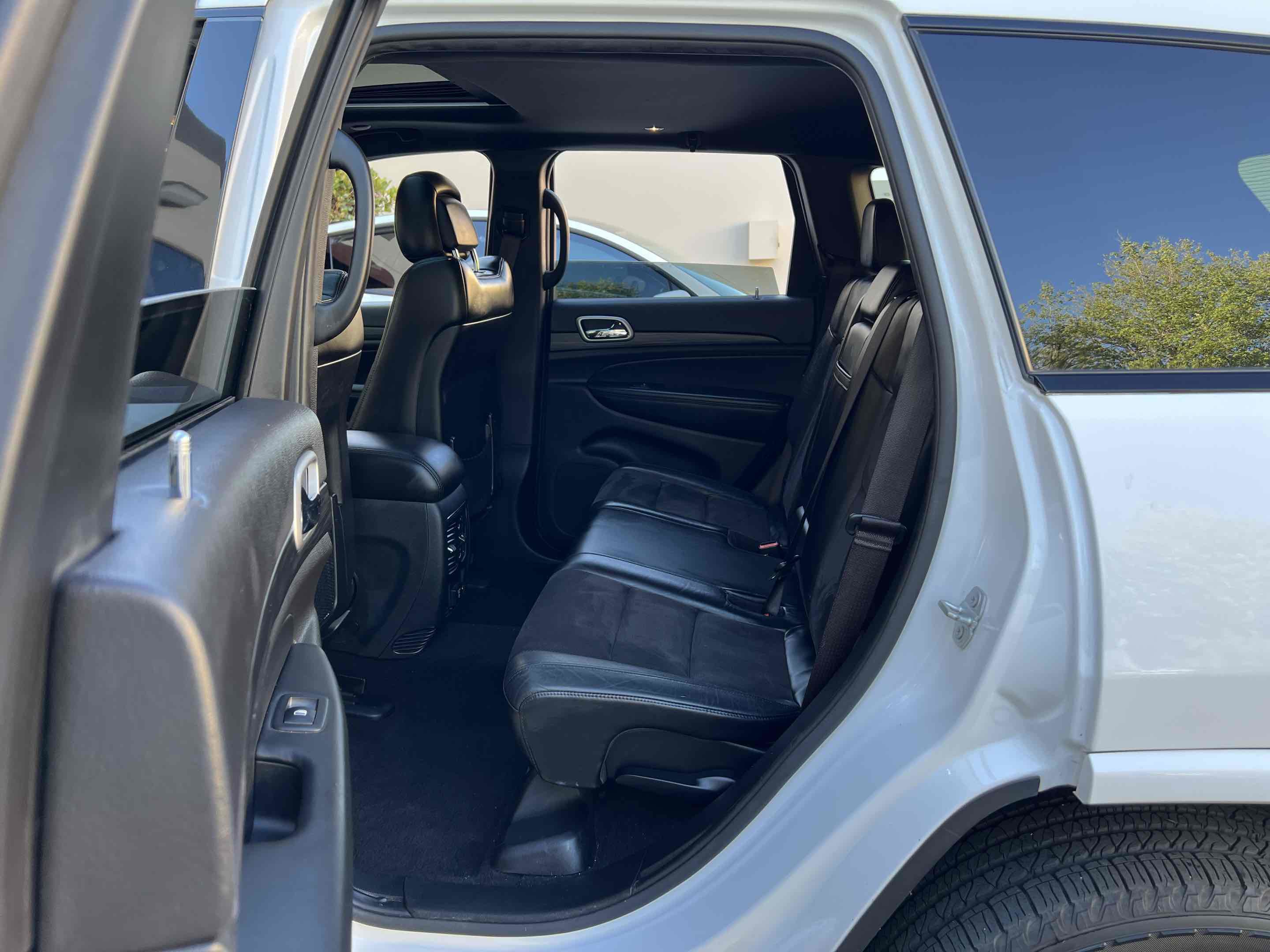 Used 2021 Jeep Grand Cherokee Laredo X image 5