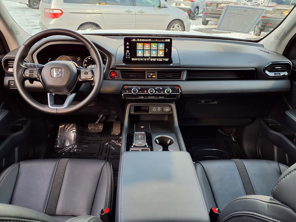 Certified 2025 Honda Pilot Touring image 6