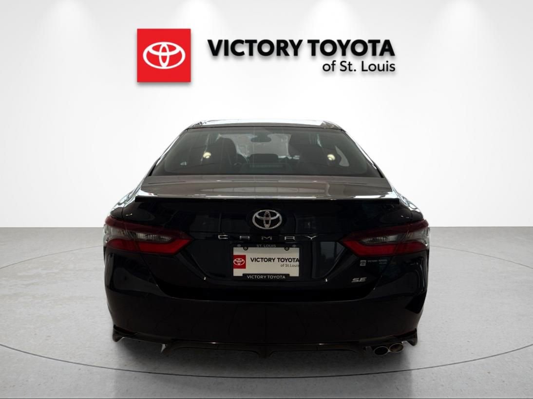 Used 2024 Toyota Camry SE FWD image 4