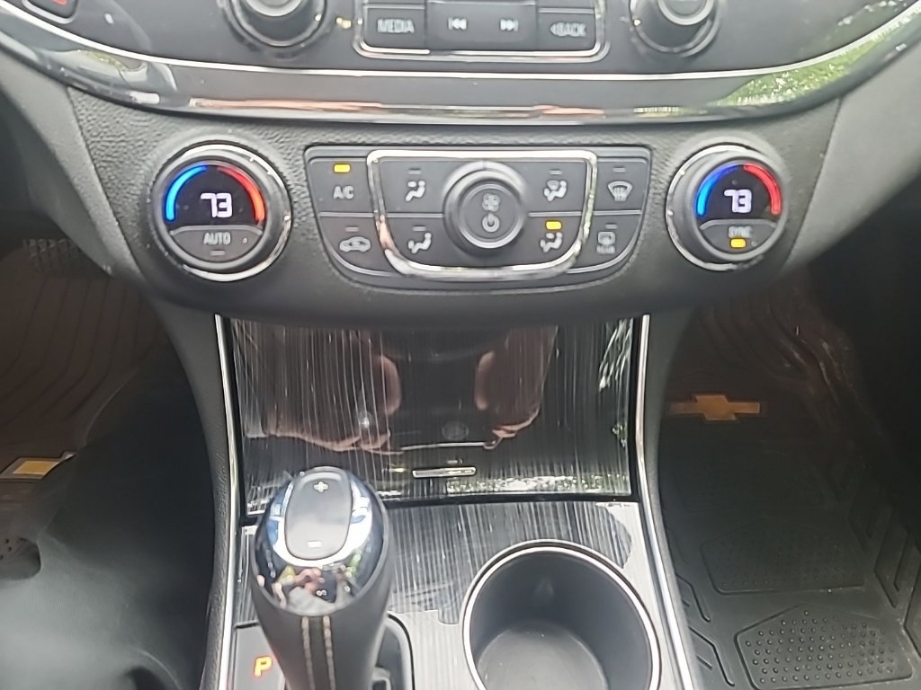 Used 2017 Chevrolet Impala LT FWD image 14