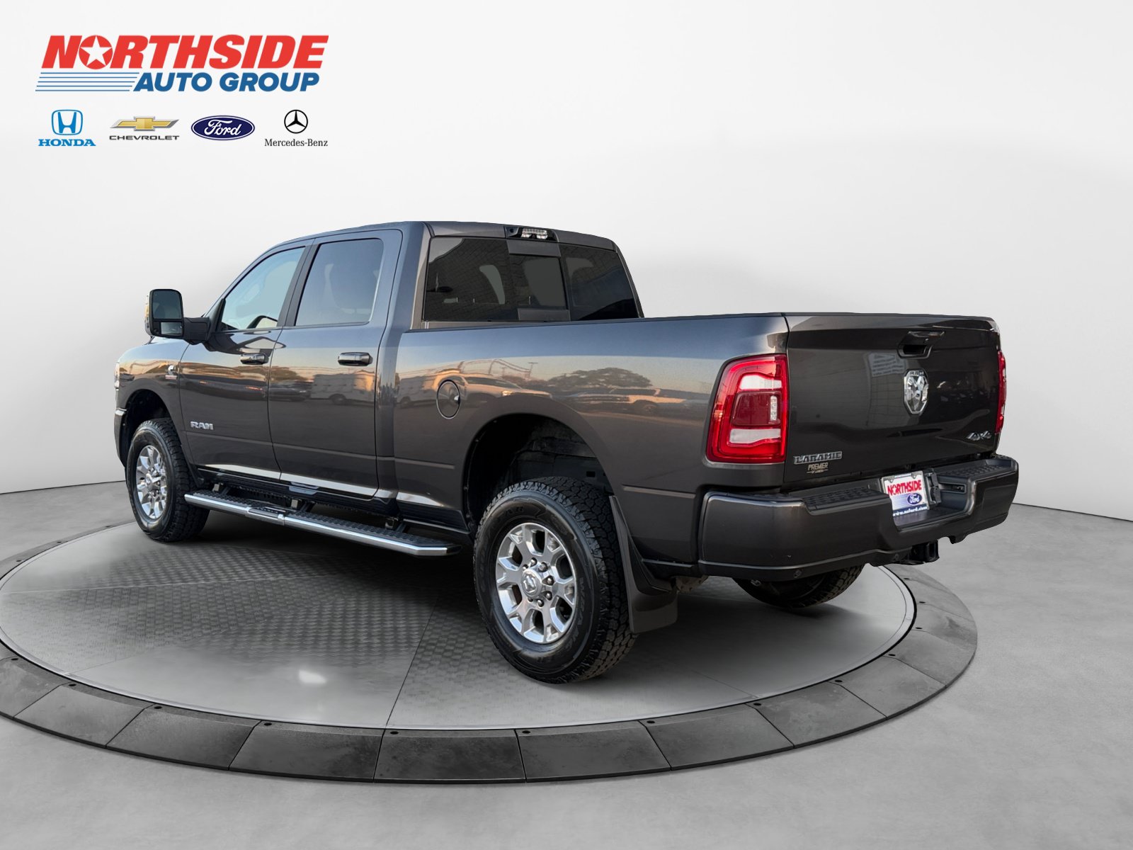 Used 2023 RAM 2500 Laramie AWD/4WD image 5