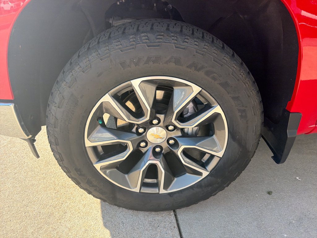 Certified 2025 Chevrolet Silverado 1500 LT AWD/4WD image 31