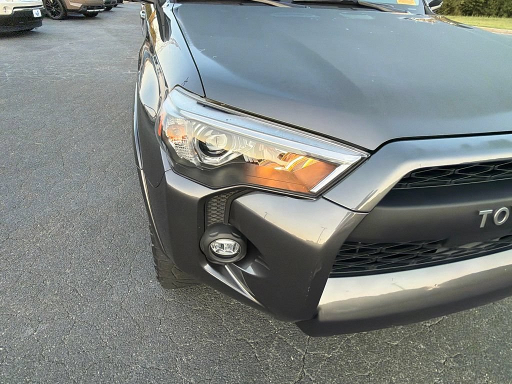 Used 2022 Toyota 4Runner SR5 Premium w/ Moonroof Package RWD image 18
