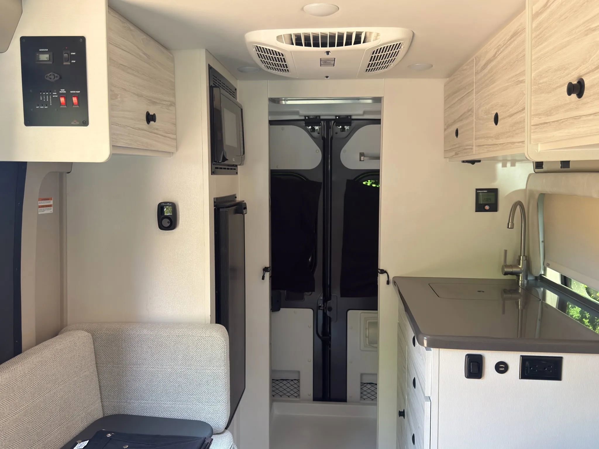 Used 2023 RAM ProMaster 1500 w/ Premium Convenience Group (B) image 25