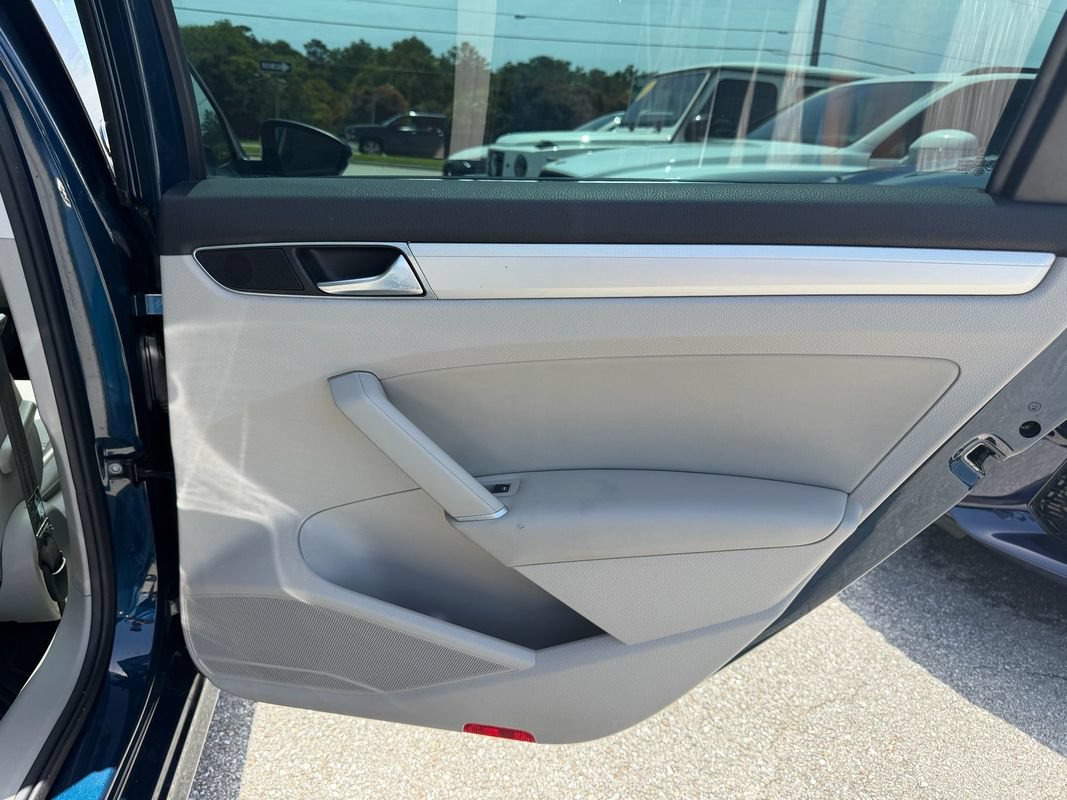 Used 2019 Volkswagen Passat 2.0T Wolfsburg w/ Wheels & Sunroof Package FWD image 24
