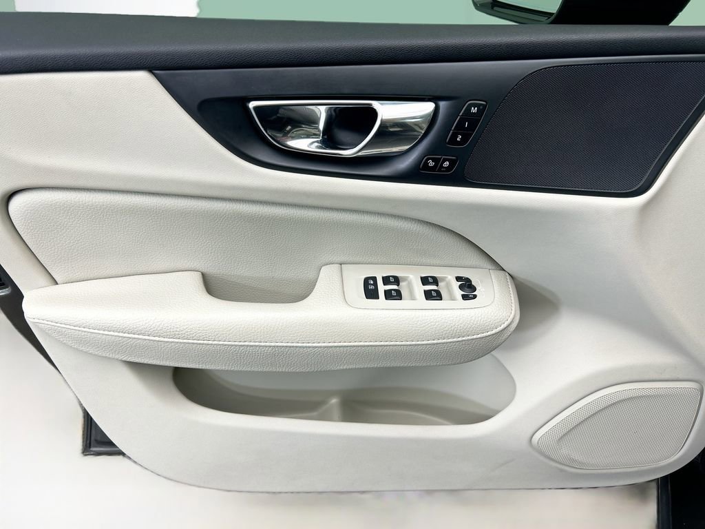 Used 2020 Volvo S60 T5 Momentum image 22