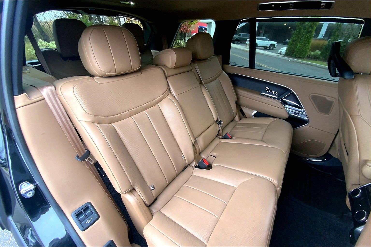 Used 2025 Land Rover Range Rover Long Wheelbase SE image 19