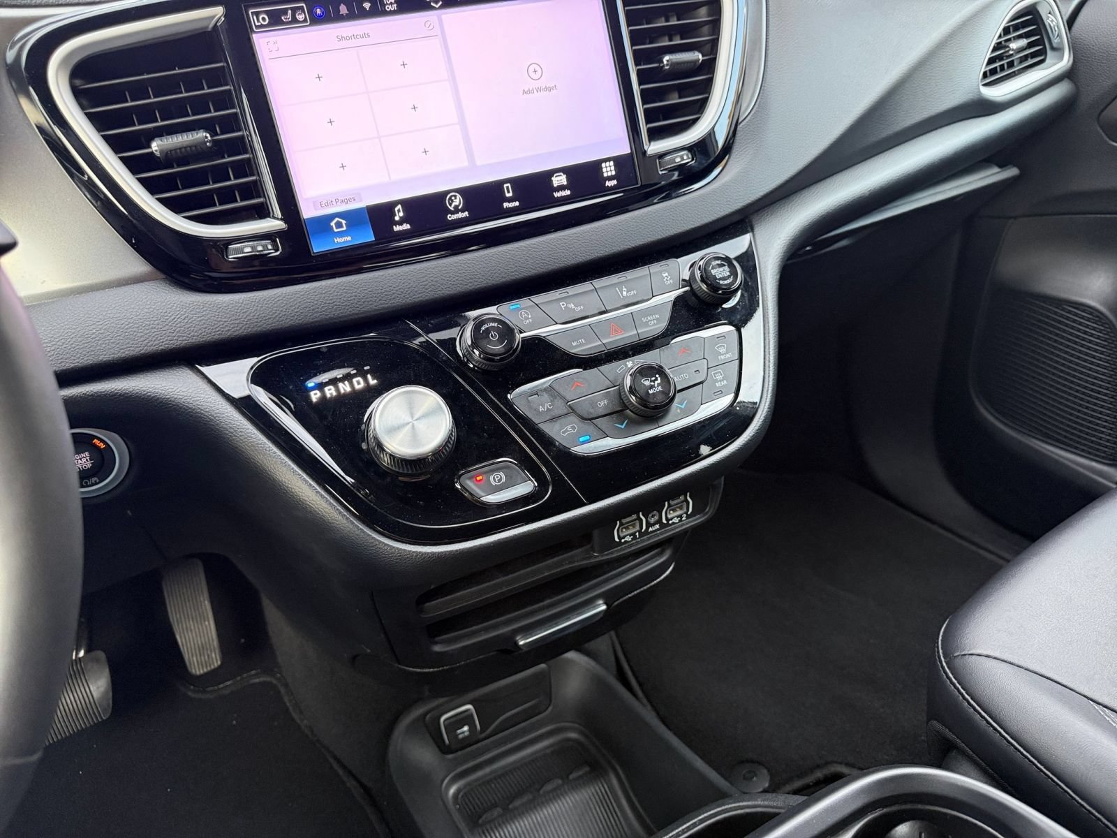 Used 2025 Chrysler Pacifica Select FWD image 42