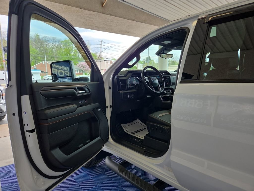 Used 2023 GMC Sierra 1500 AT4 w/ Technology Package AWD/4WD image 12