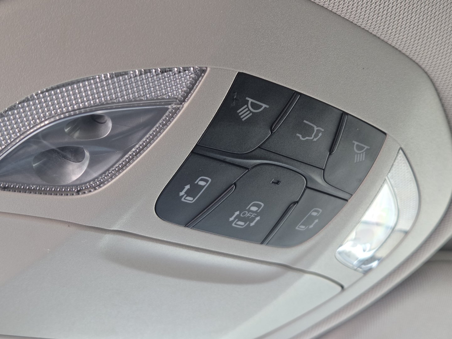 Used 2023 Chrysler Pacifica Touring-L FWD image 9