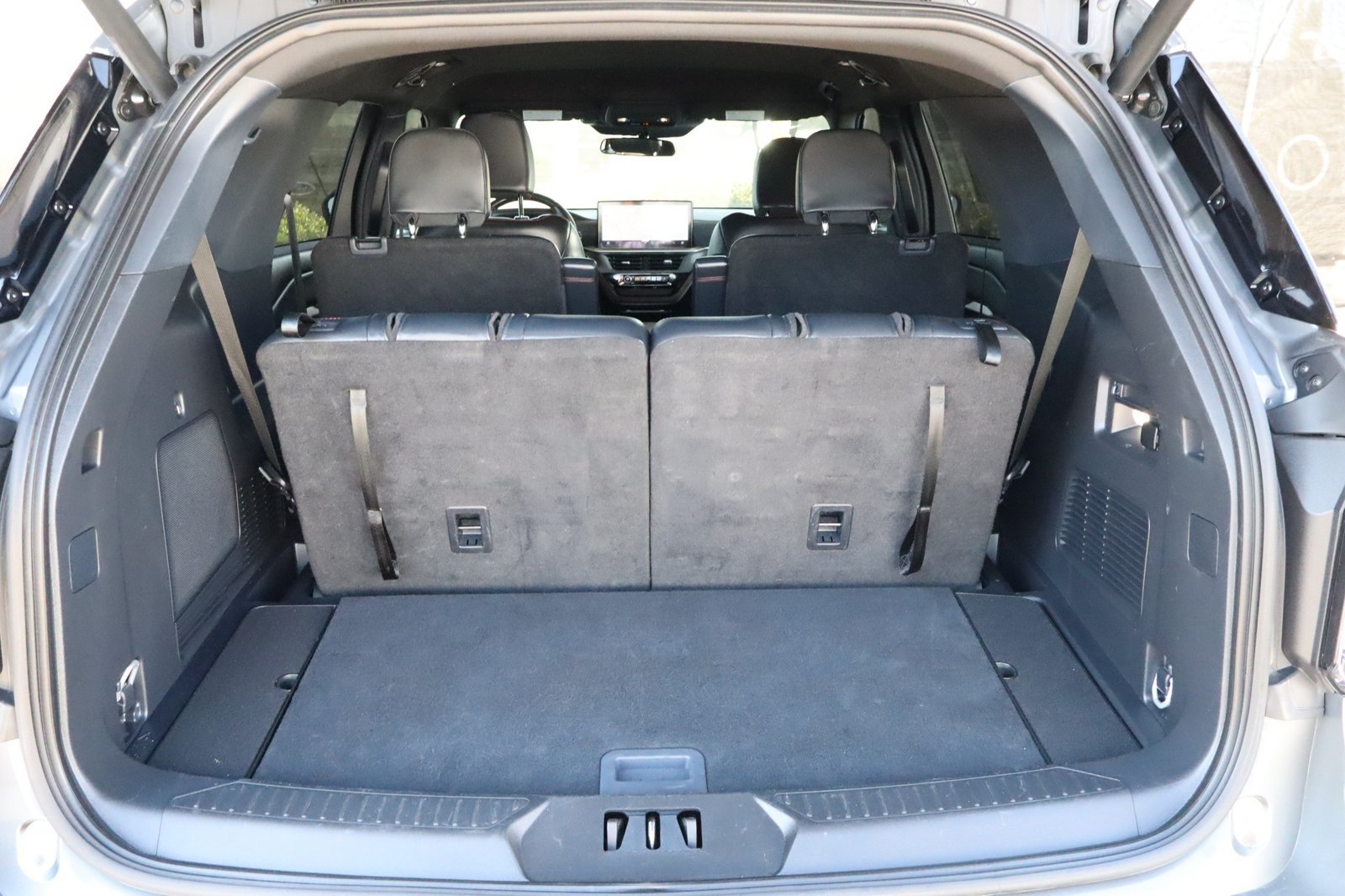 Used 2025 Ford Explorer ST-Line AWD/4WD image 38