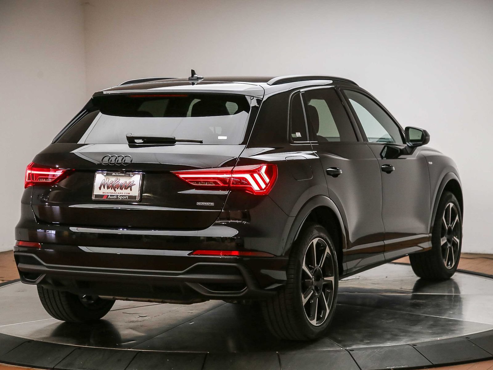 Certified 2025 Audi Q3 2.0T Premium Plus w/ Premium Plus Package AWD/4WD image 7