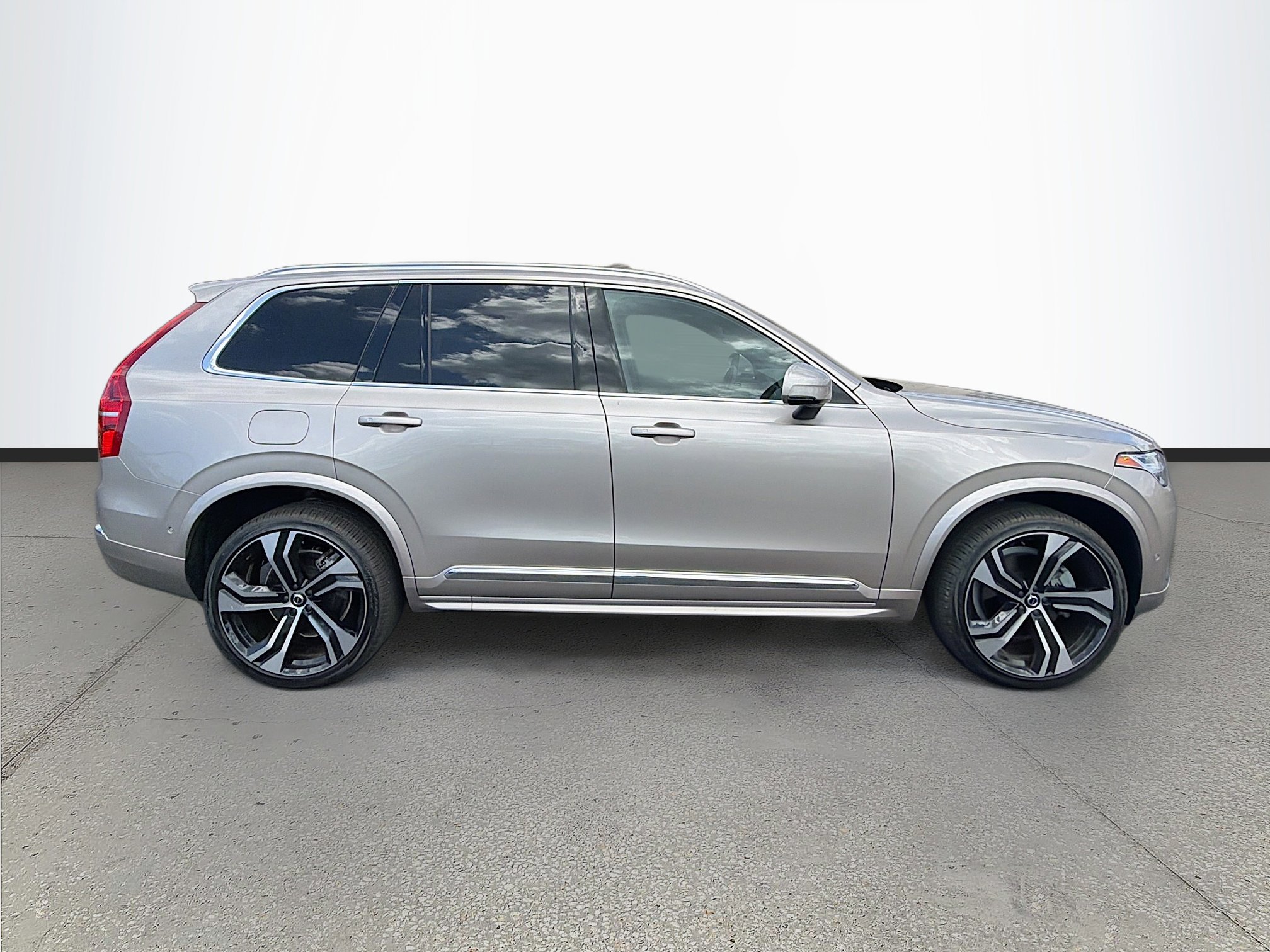Used 2025 Volvo XC90 B6 Ultra w/ Protection Package Premier image 2