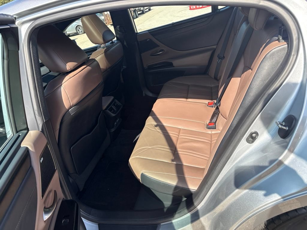 Certified 2022 Lexus ES 300h Ultra Luxury w/ Accessory Package 2 FWD image 19