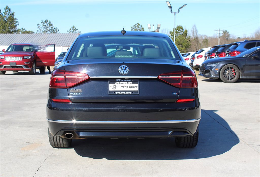 Used 2017 Volkswagen Passat 1.8T R-Line FWD image 6