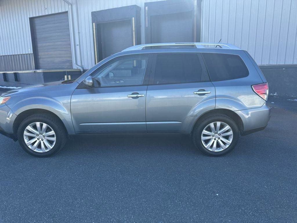 Used 2011 Subaru Forester 2.5X Touring AWD/4WD image 2
