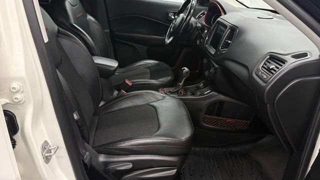Used 2020 Jeep Compass Trailhawk AWD/4WD image 32