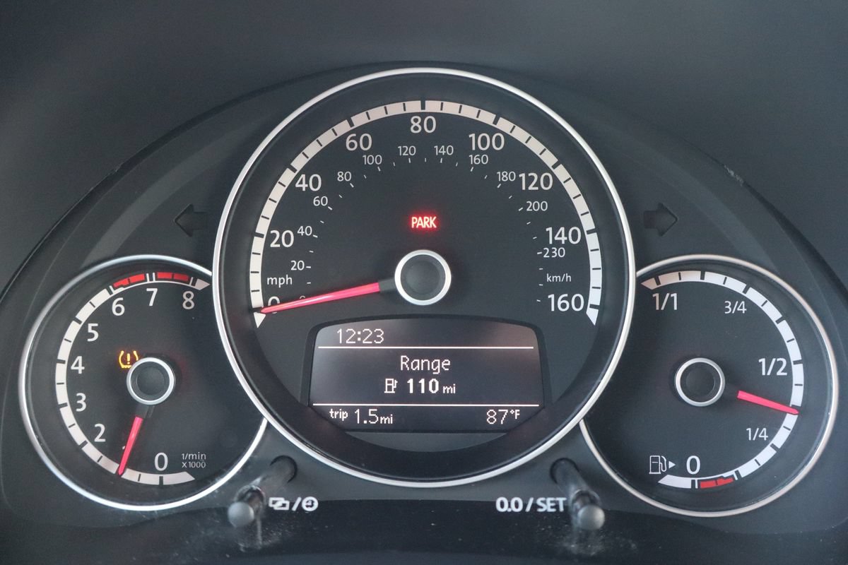Used 2013 Volkswagen Beetle 2.0T FWD image 31
