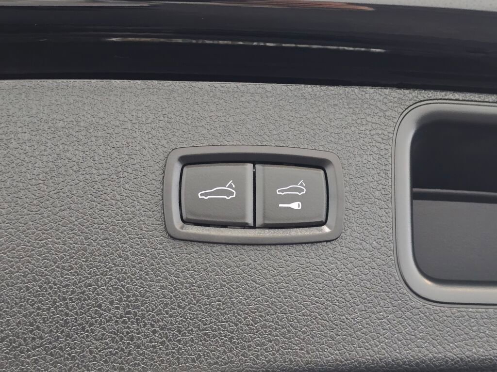 Certified 2024 Porsche Macan image 25