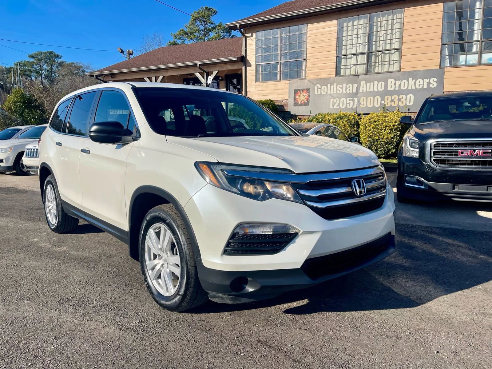 Used 2017 Honda Pilot LX image 1