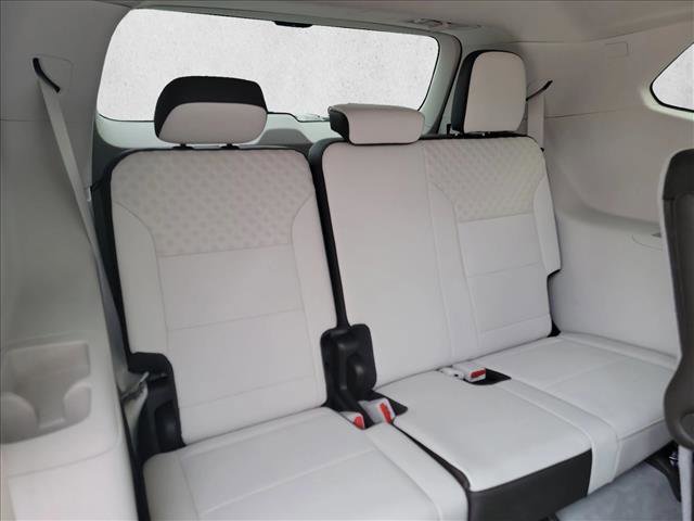 Used 2024 GMC Acadia Denali w/ Super Cruise Package image 17