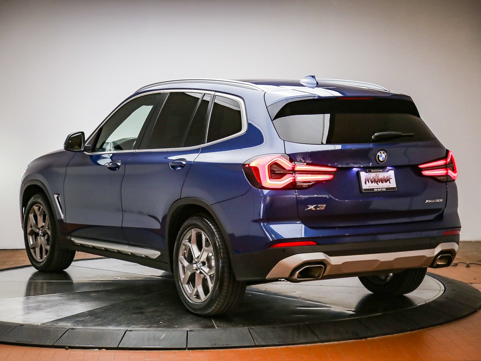 Used 2022 BMW X3 xDrive30i w/ Convenience Package AWD/4WD image 2