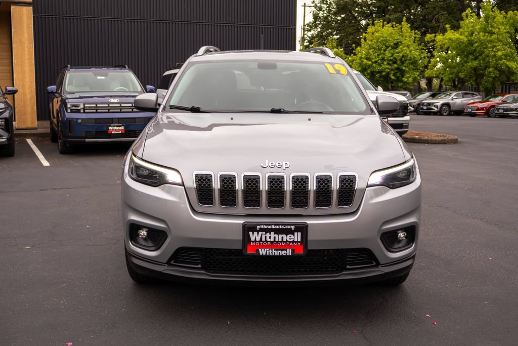 Used 2019 Jeep Cherokee Latitude w/ Cold Weather Group FWD image 4