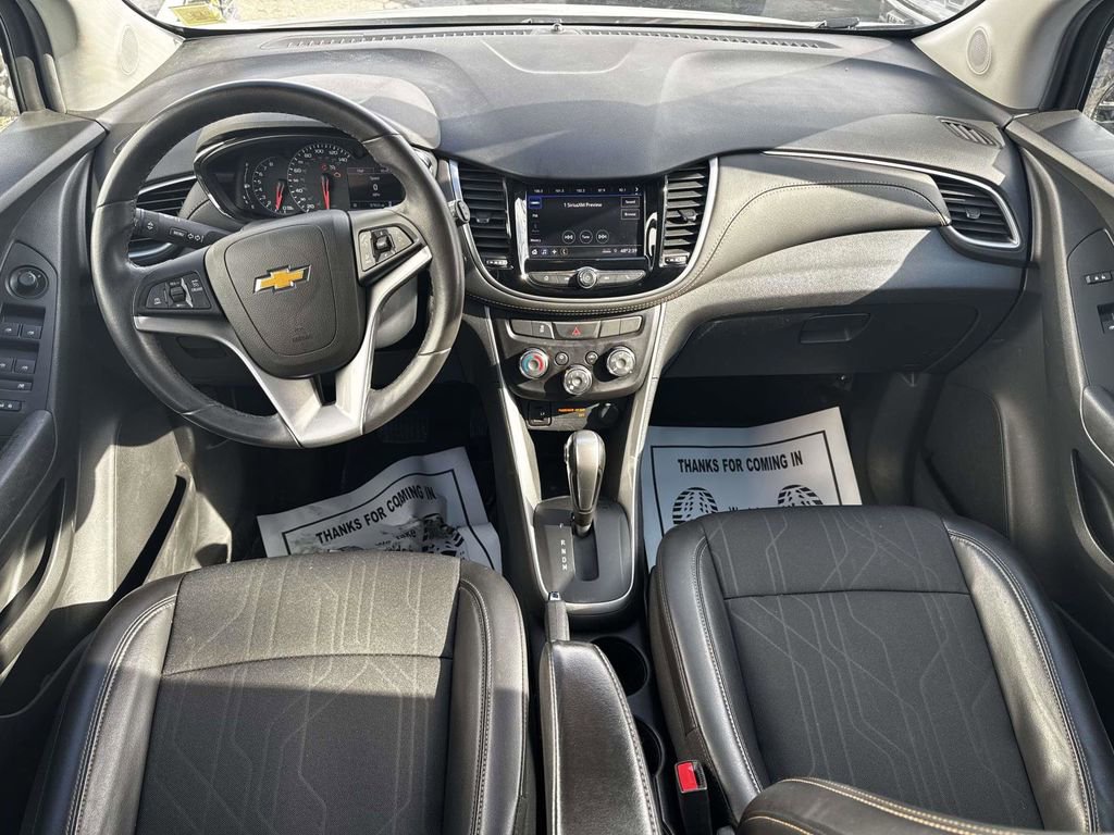 Used 2021 Chevrolet Trax LT w/ LT Convenience Package image 13