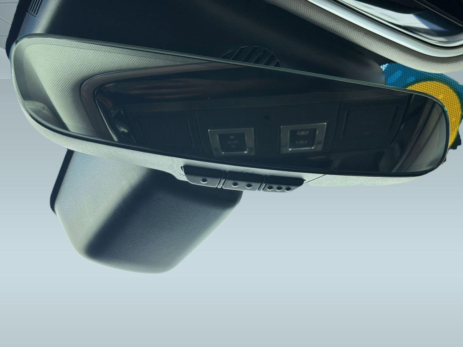 Used 2018 Land Rover Range Rover Velar S image 18