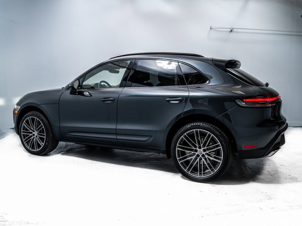 Used 2025 Porsche Macan image 2