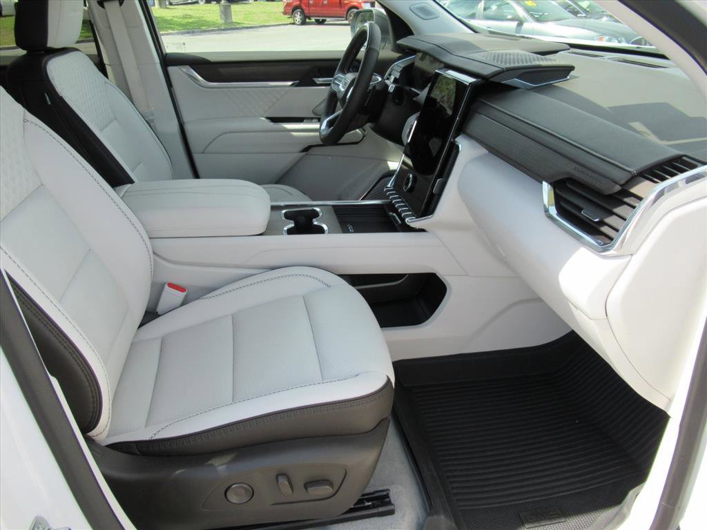 Used 2025 GMC Acadia Denali w/ Super Cruise Package image 10